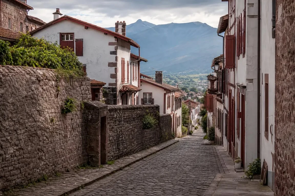 Les plus beaux villages autour de Biarritz : Saint-Jean-Pied-de-Port entre remparts et montagne