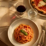 Italian restaurants biarritz : assiette de pâtes et pizza, dîner en famille