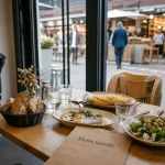 Où manger a biarritz en famille : table de restaurant avec chaise haute