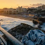 Que faire a Biarritz : Grande Plage et casino au coucher du soleil