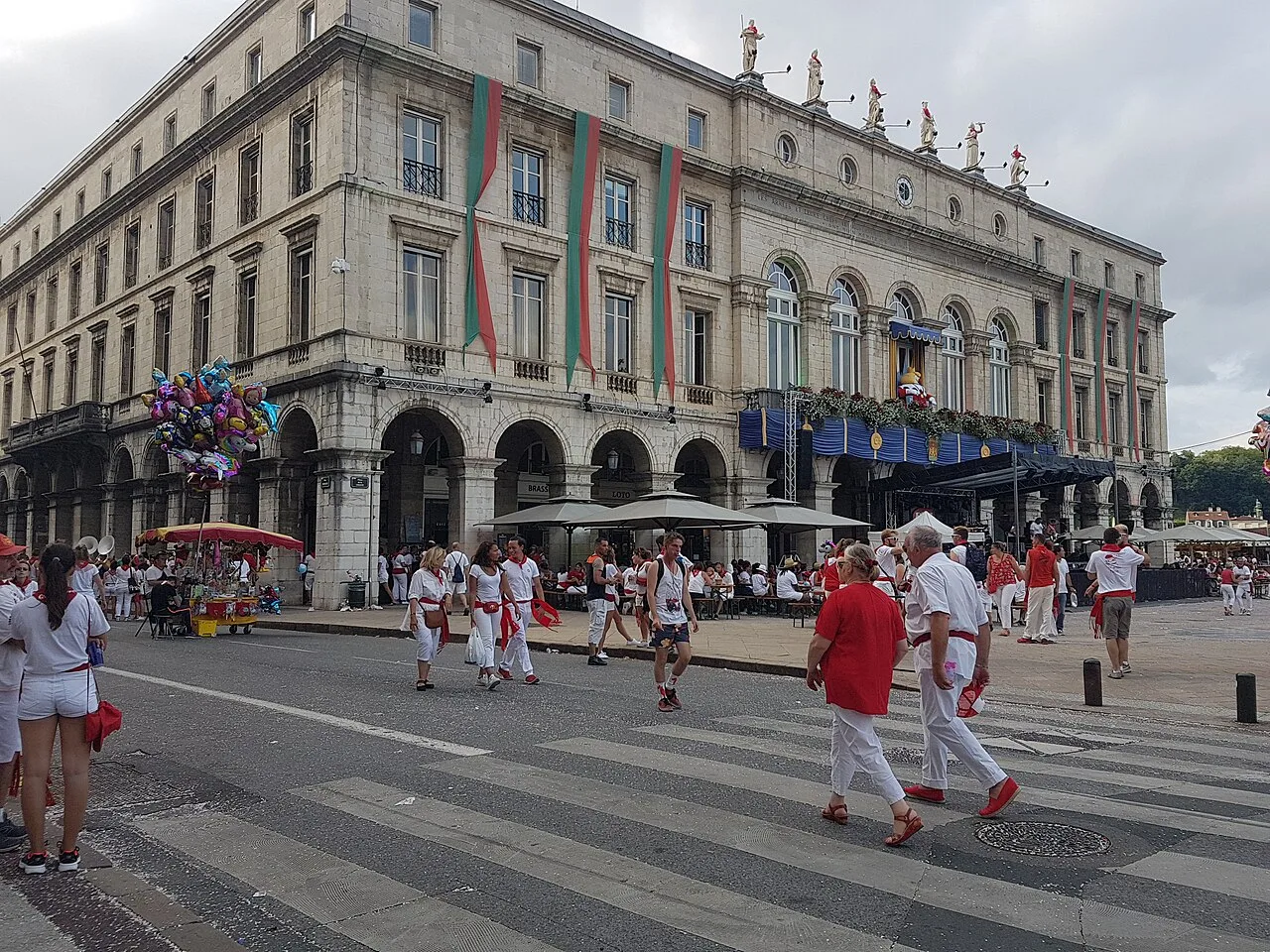 La mairie de Bayonne pendant les Fêtes de Bayonne en 2018